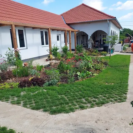 Διαμέρισμα De Bloementuin / A Viragoskert *