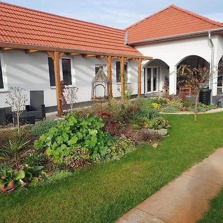 Διαμέρισμα De Bloementuin / A Viragoskert *