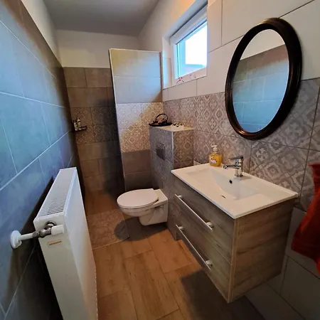 Lejlighed De Bloementuin / A Viragoskert *