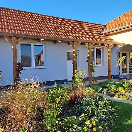 De Bloementuin / A Viragoskert Διαμέρισμα Tiszafüred